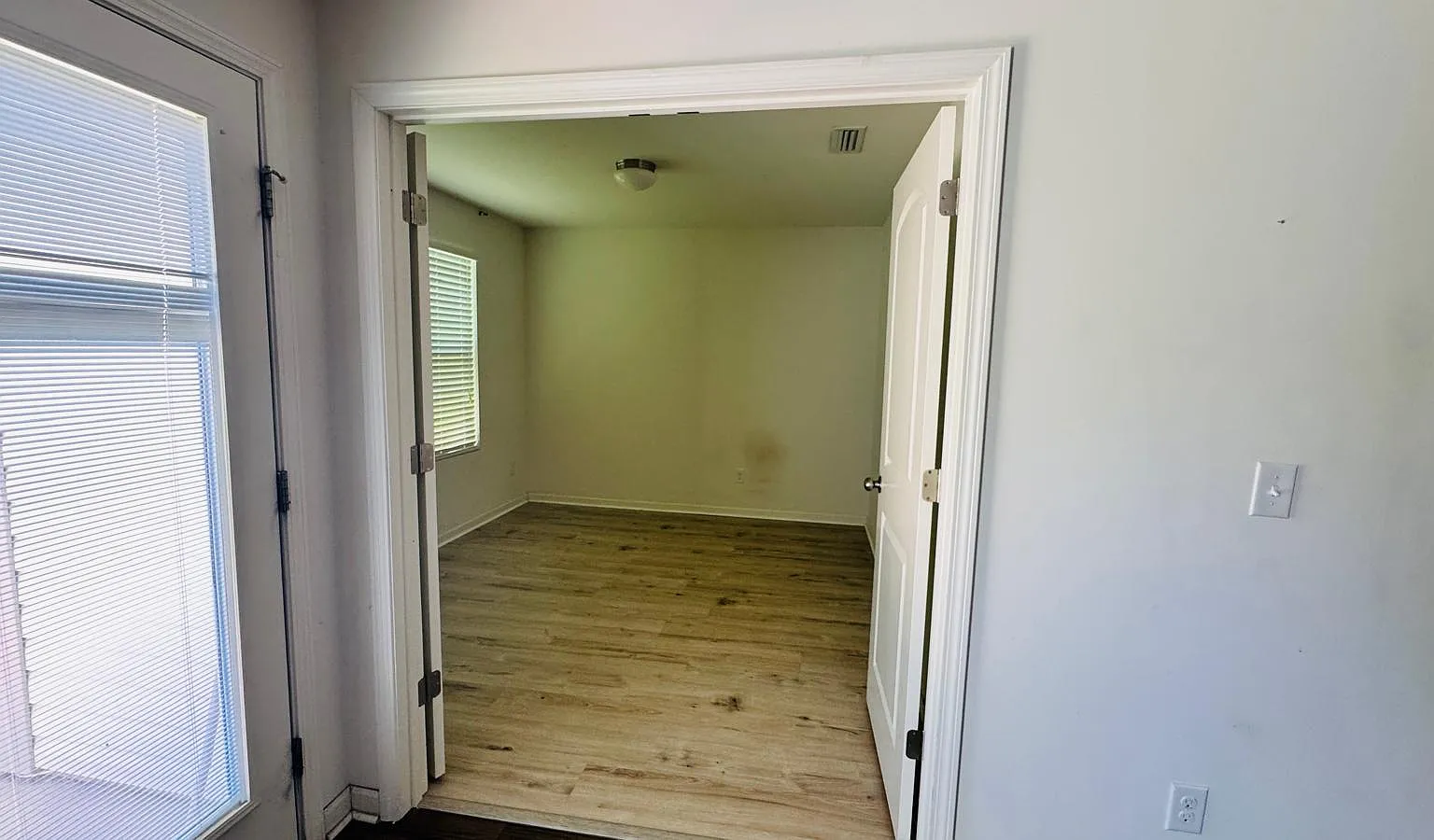 3 bed, 2.5 bath, 2100 sqft, $2,100 — Photo 4