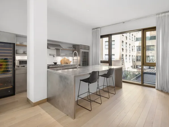 50 Gramercy Park North 3B image 3 of 8