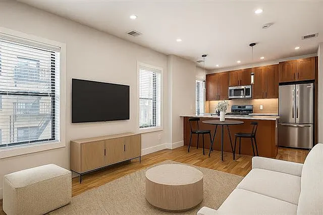 1 bed, 650 sqft, $2,300 — Photo 1