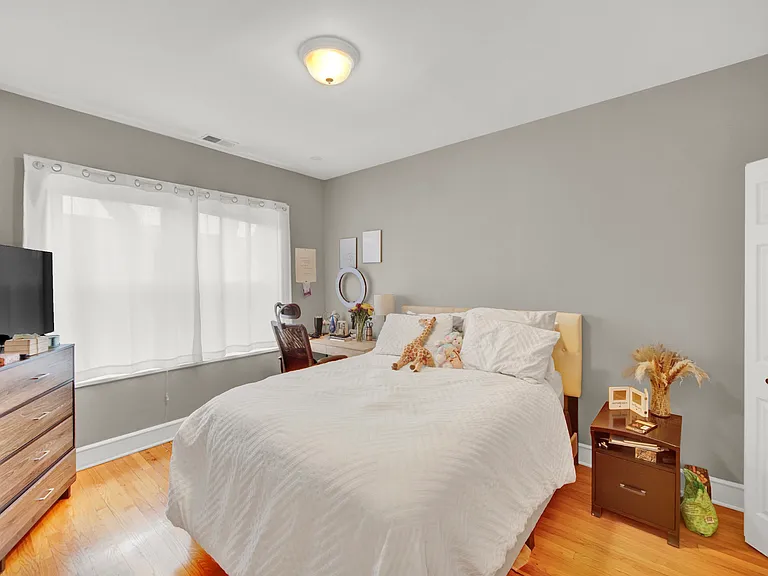650 W Wellington Ave — Photo 32