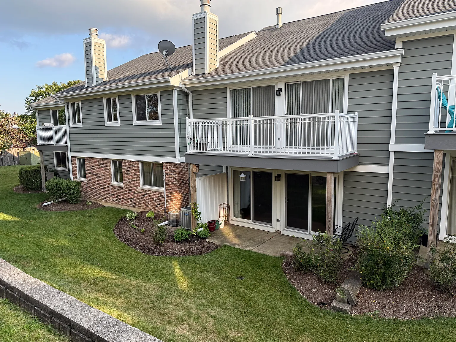 2 bed, 1100 sqft, $2,250 — Photo 2