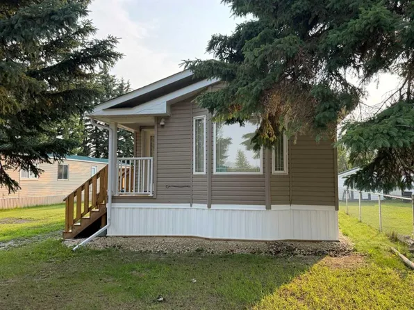 6205 54th St #2, Ponoka, AB T4J 1M5