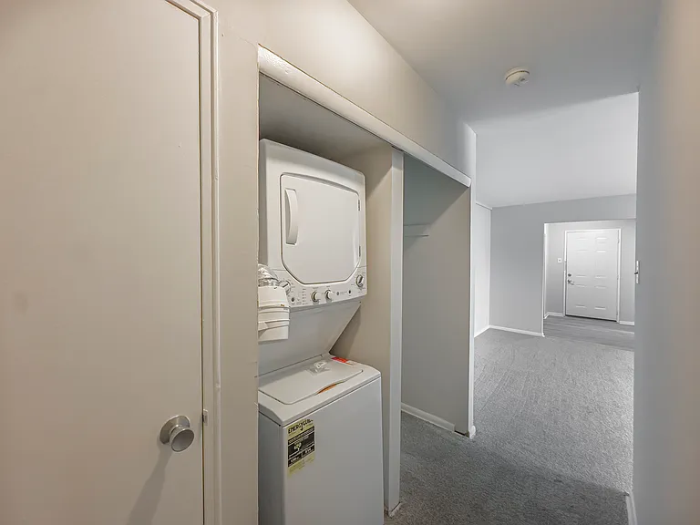 Creekside Apartments — Photo 24