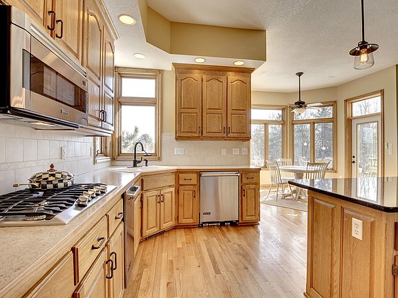 A Kitchen Made to Entertain