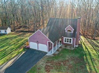 8 Horseshoe Ln, Millbury, MA 01527