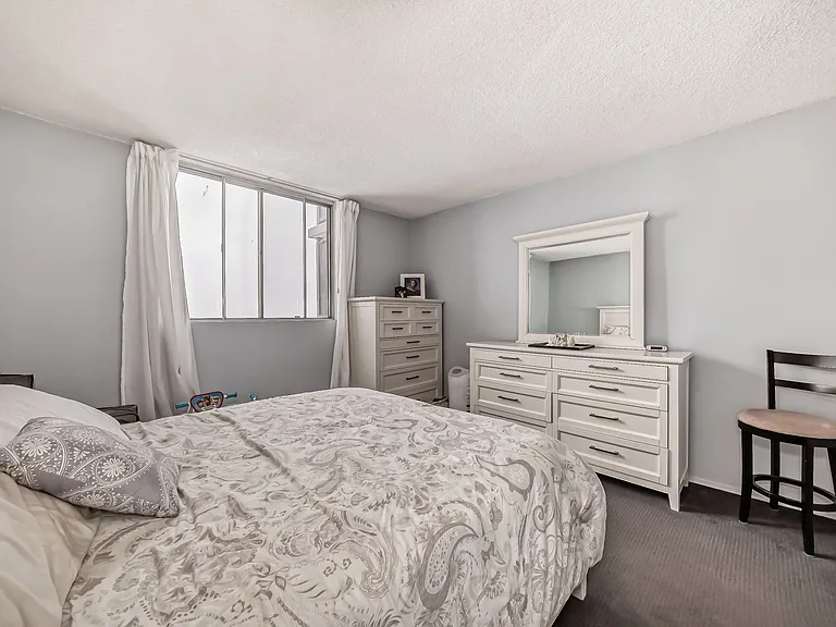 13910 Stony Plain Rd NW — Photo 22