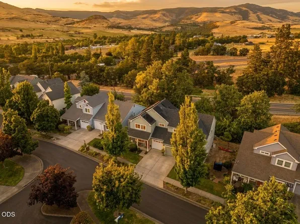 144 Crocker St, Ashland, OR 97520