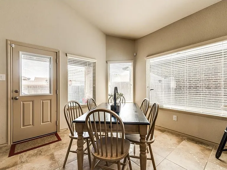 313 Delgany Trl — Photo 7