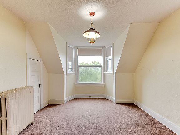 4th image of 1912 Roblyn Ave #2