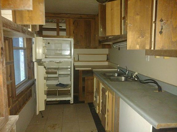4th image of 347 Leicester St