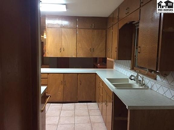 4th image of 5705 N Highland Dr