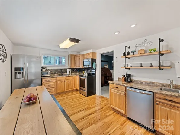 59 Oak St, Canton, NC 28716