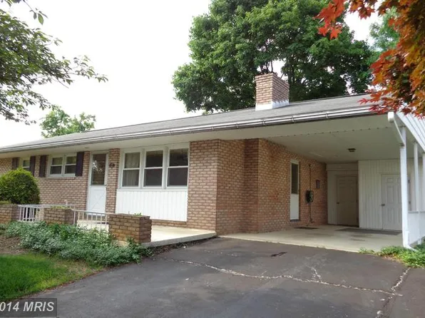 27 Lincoln Dr, Fayetteville, PA 17222