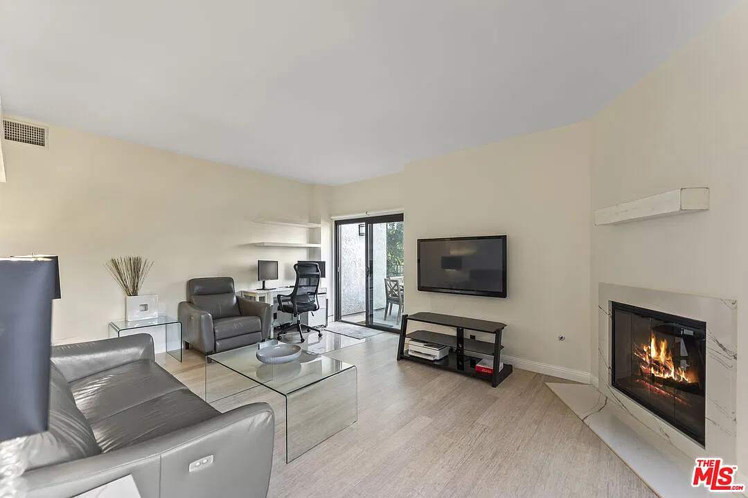1 bed, 1.0 bath, 768 sqft, $3,400 — Photo 3