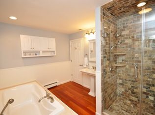 108 E Springtown Rd, Long Valley, NJ 07853