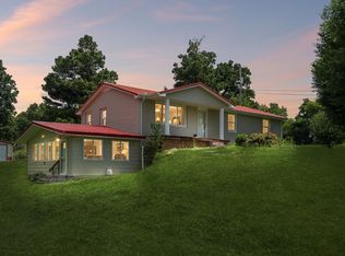 827 Tommy Oliver Rd, Clarksville, TN 37042