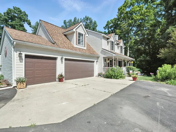 2008 Laurel Oak Dr, Howell, MI 48855