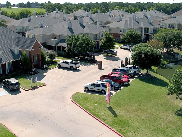 Stone Creek Apartments — Photo 3