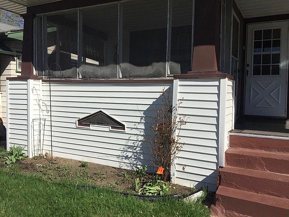 2nd image of 134 W Baker St