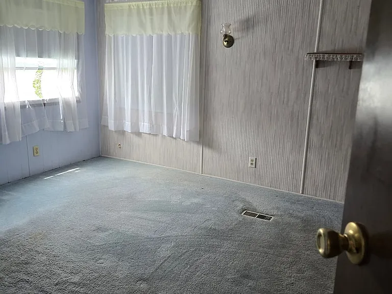 233 Hickory St — Photo 6