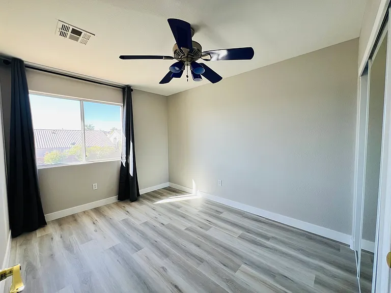 9742 W Tompkins Ave — Photo 15