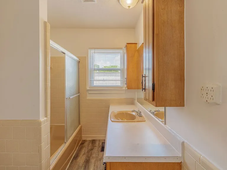 505 N Market St — Photo 9