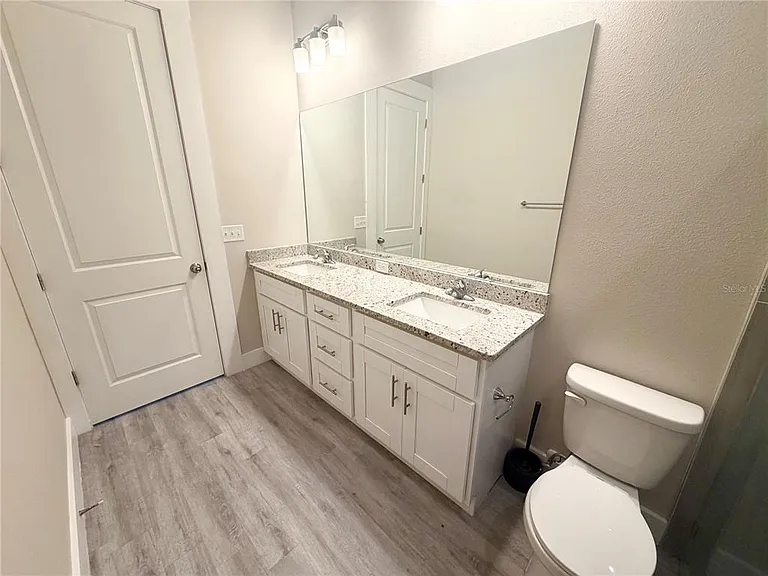 2125 W Saint Joseph St — Photo 13