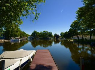 2 Lagoon Ln, Lake Hopatcong, NJ 07849