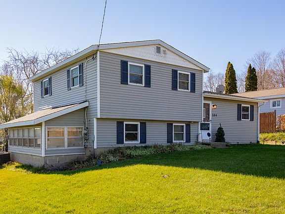 3rd image of 104 Alden Ln