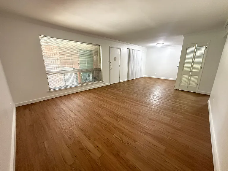 Lorrain Apartments — Photo 12
