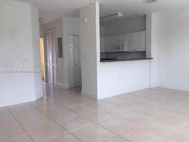 3360 NE 14th Dr #21030 — Photo 5