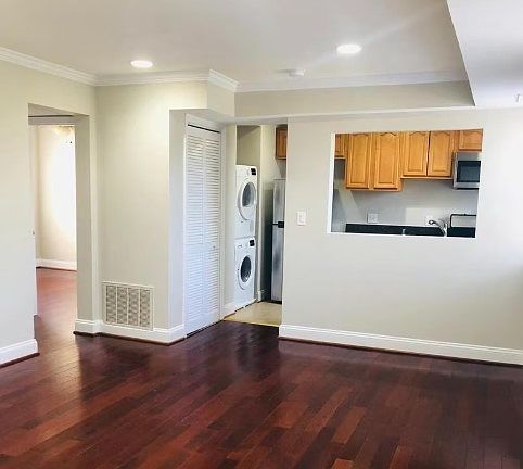 3rd image of 914 Barnaby St SE APT 103