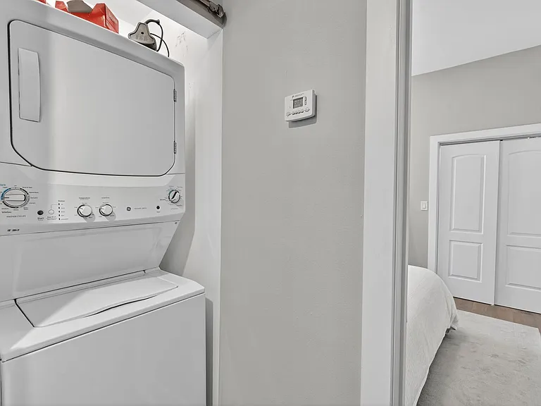 1421 N Dearborn St — Photo 17