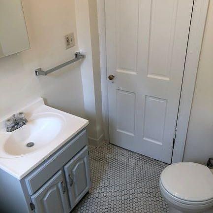 3rd image of 427 W Sedgwick St APT A