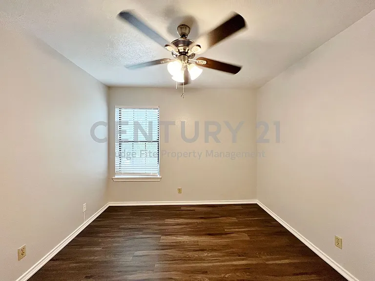 1108 N Elm St #10 — Photo 16