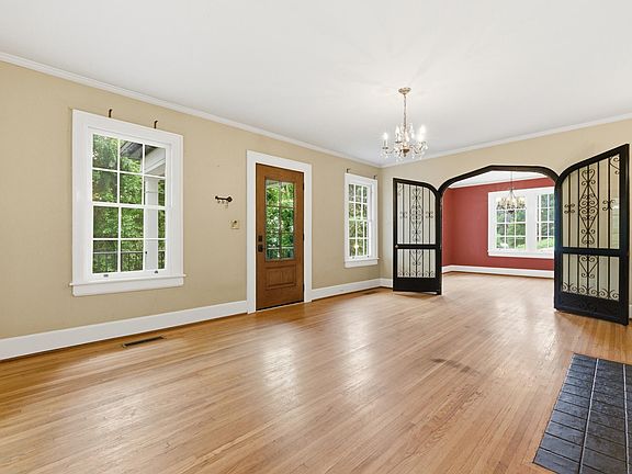 5th image of 2100 Ridgewood Dr