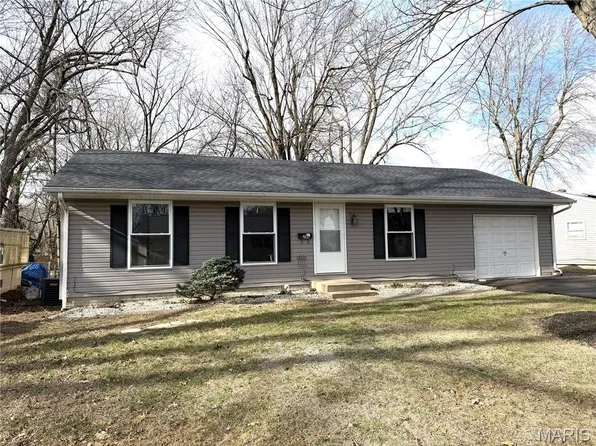206 Persimmon Dr, O'Fallon, IL 62269