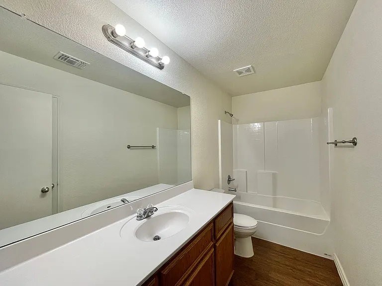 901 Lasso Dr — Photo 13