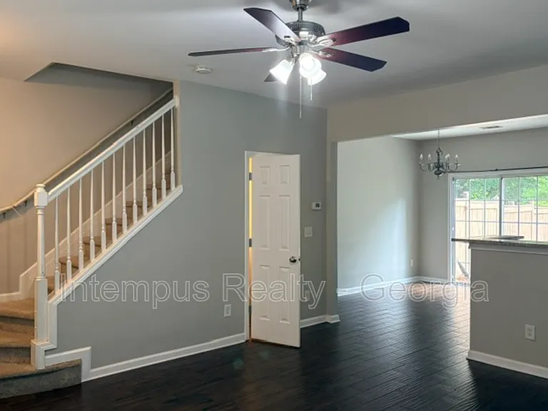 904 Prestwyck Ct — Photo 2