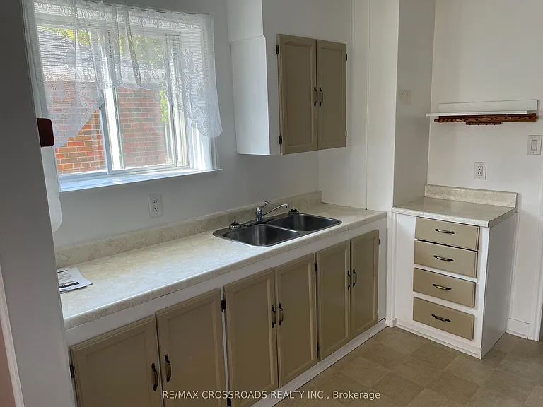 64 Galbraith Ave — Photo 8