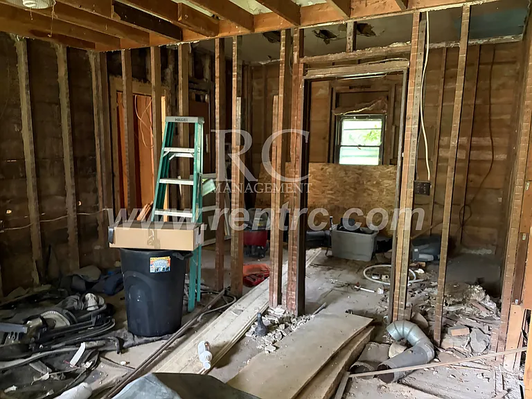 102 S New St — Photo 5