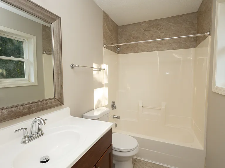2331 Sheridan Ave N — Photo 16