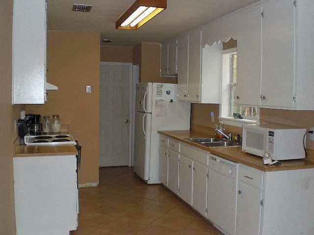 2nd image of 1570 Goodwood Dr