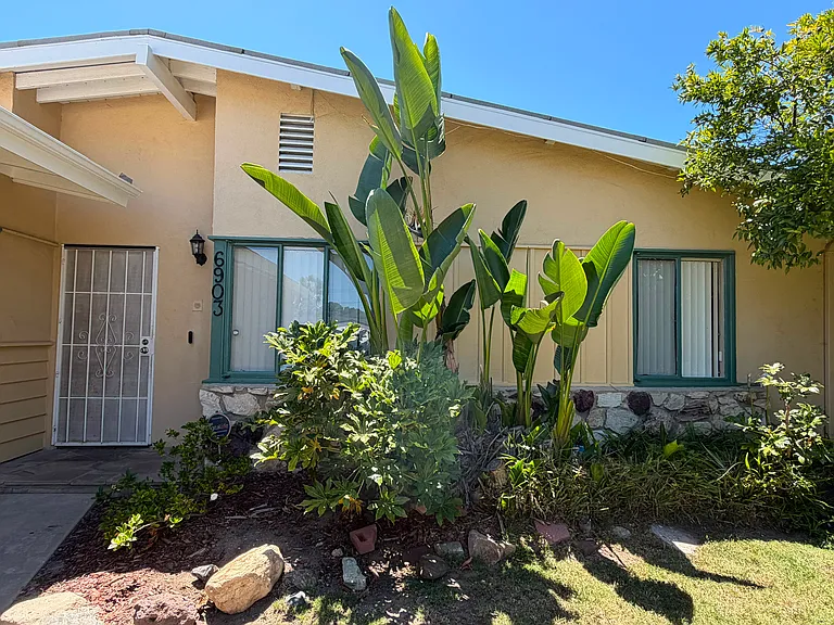 6903 Lasaine Ave — Photo 8