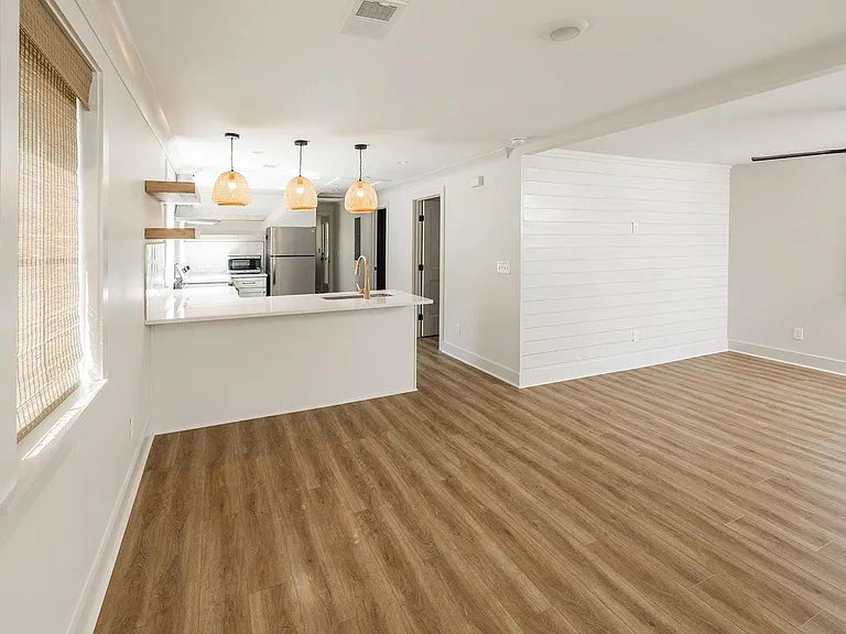 4417 Bixby Ln — Photo 3