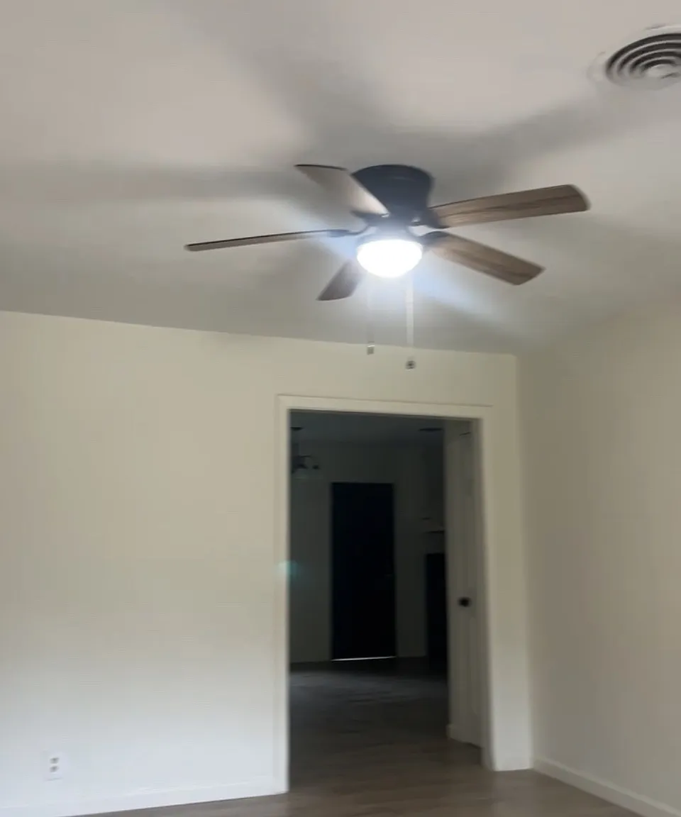 2216 Truman St — Photo 3