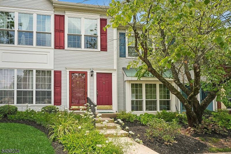 1st image of 179 Gregory Ln
