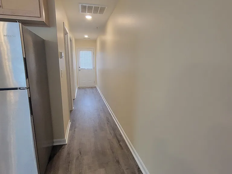 2742 Mayfair Ave — Photo 8