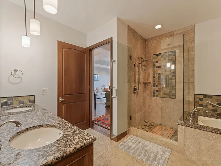 363 SW Bluff Dr #102 — Photo 27