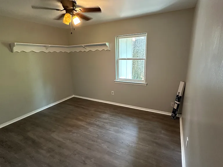 5800 Holly Hill Ct — Photo 10